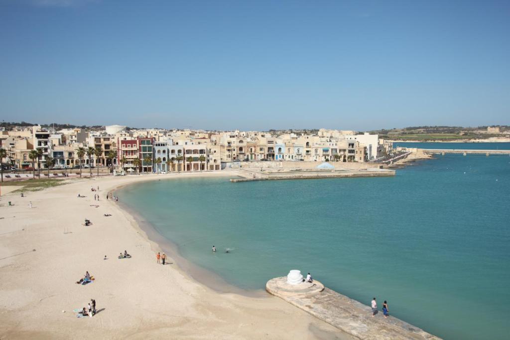 Water'S Edge Hotel Birżebbuġa Exteriör bild